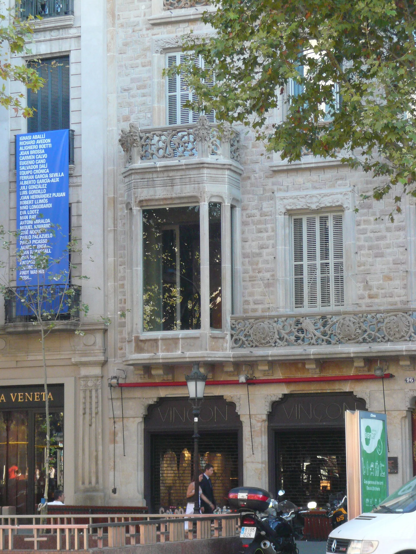 Massimo Dutti stores worldwide