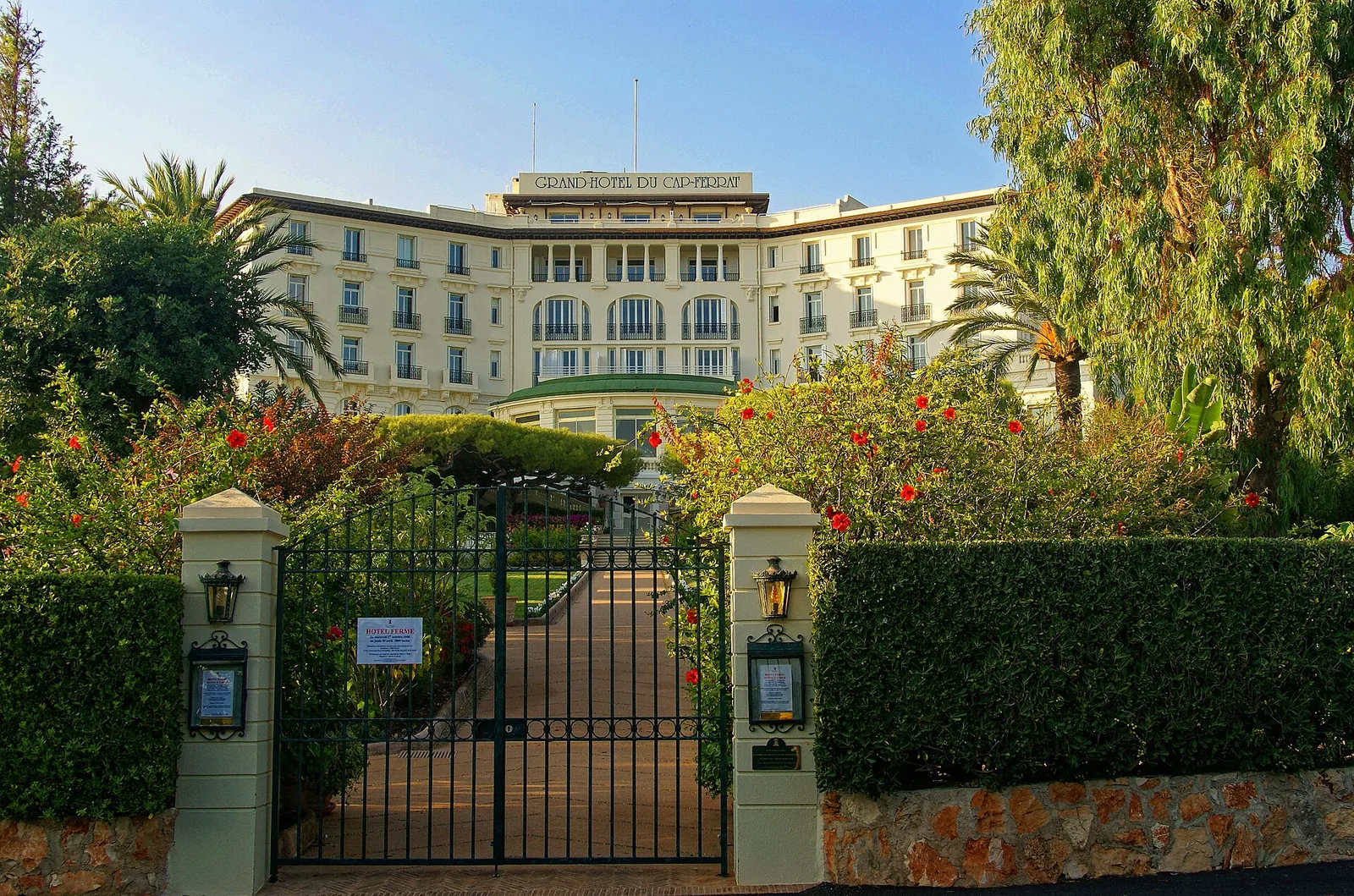 Luxury resorts worldwide