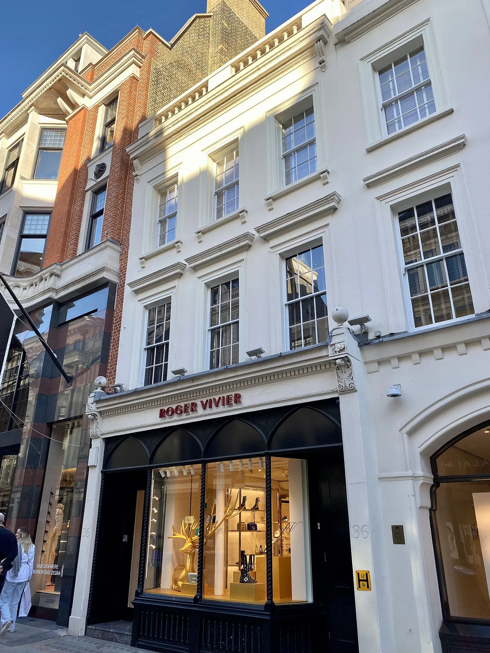 Roger Vivier stores worldwide